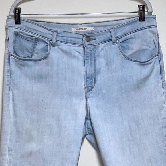 Levi’s Womens Classic High Rise Bermuda Shorts Faded blue Wash Sz 32 W - Picture 5 of 5